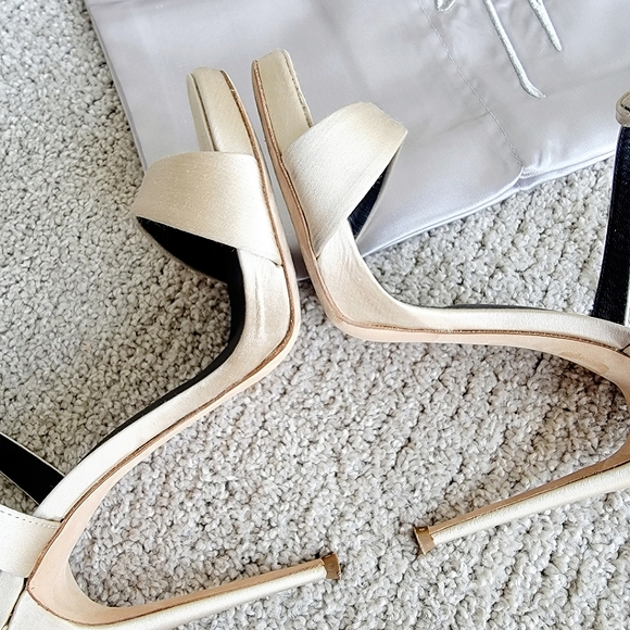 Giuseppe Zanotti Design satin sandals with crystals - Picture 8 of 11